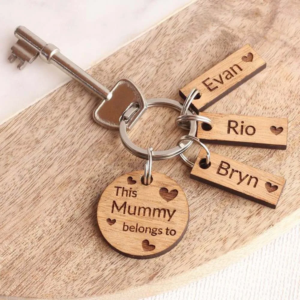 PERSONALISED BIRTHDAY GIFT for MUM WOODEN KEYRING FAMILY PORTRAIT DADDY DAD PLY 