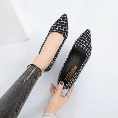 

High-heeled shoes female 2019 spring temperament pointed shoes wild fashion rough with women's shoes