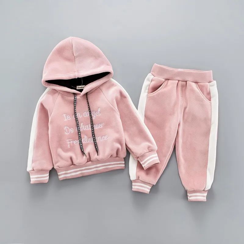 Beste 2020 Herfst Winter Baby Meisjes Jongens Kleding Sets Kinderen Casual Brief Hooded Thicken Fluwelen T shirt Kinderen Sport Pak kleding