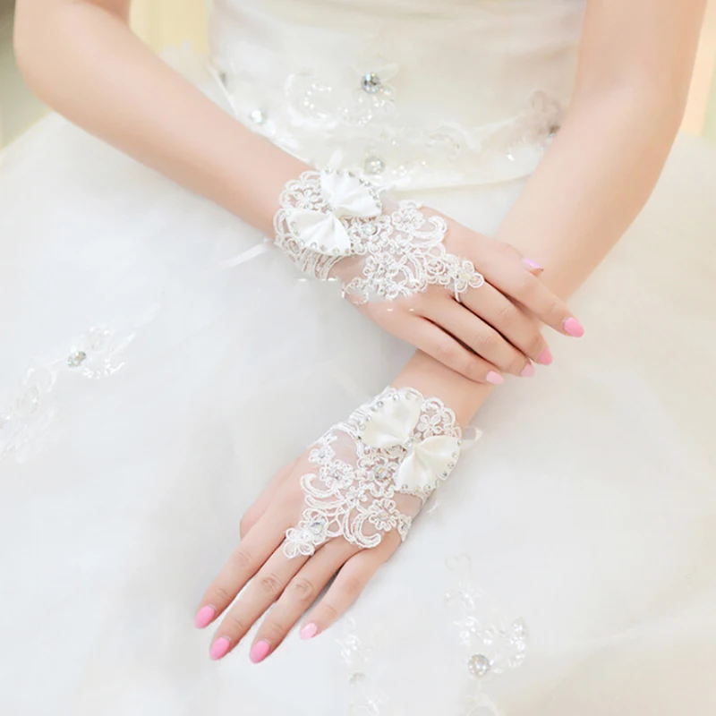 1Pair Bridal Lace Gloves Rhinestone Lace Bridesmaids Short Gloves Fingerless Floral Bowknot Hand Wearing Mitten