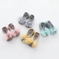 Для маленьких девочек бабочка в горошек носки 6-24 м резиновые боты носок чистого Карамельный Цвет противоскользящие туфли тапочки на