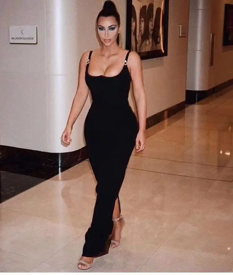 vestido preto kim kardashian