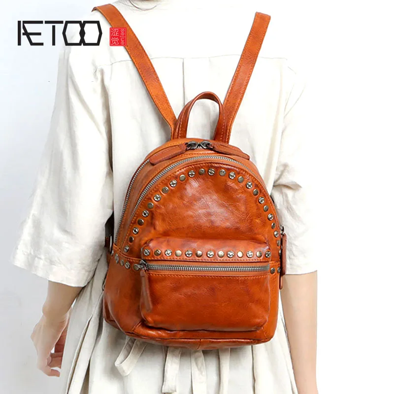 

AETOO Leather shoulder bag female new retro first layer leather rivets fashion casual large capacity multi-layer backpack