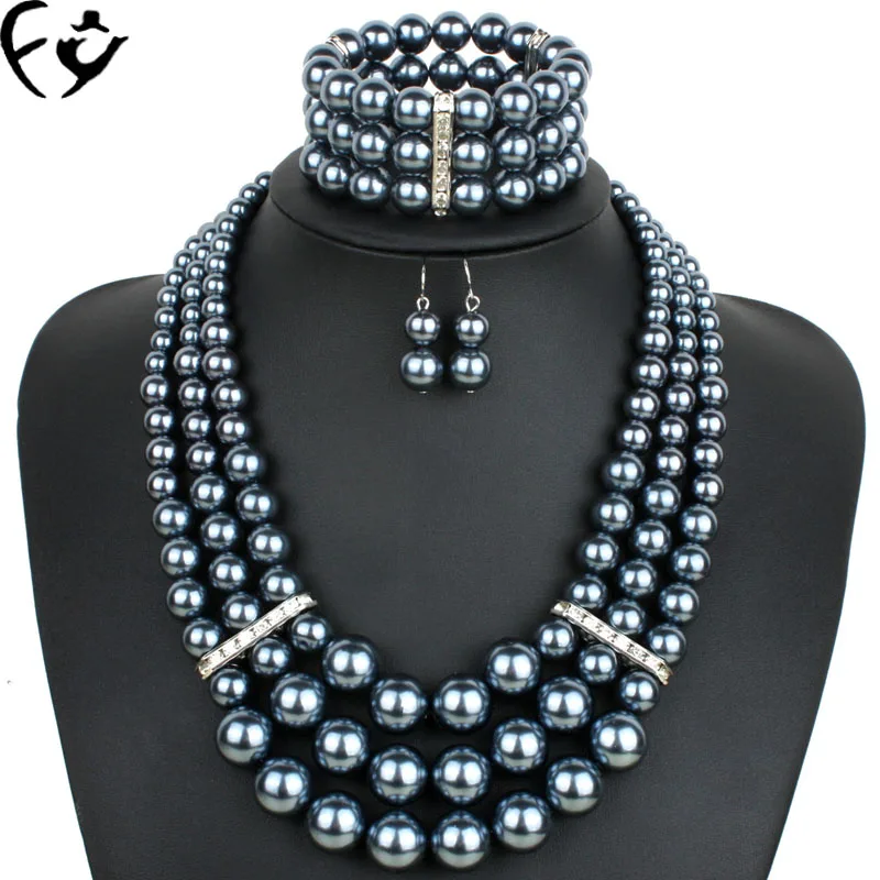 

Europe exaggerated multilayer pearl necklace three condom chain