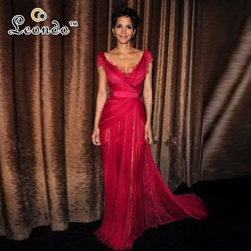 Halle-Berry-Burgundy-Dress-at-Annual-Costume-Designers-Guild-Awards-Cap-Sleeve-Tulle-Pleat-V-Neckline (4)