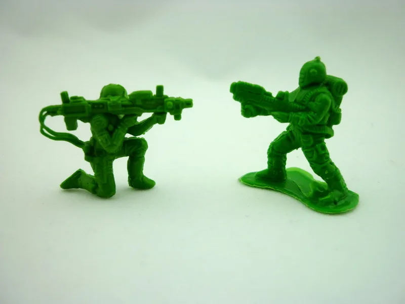 mini plastic soldiers