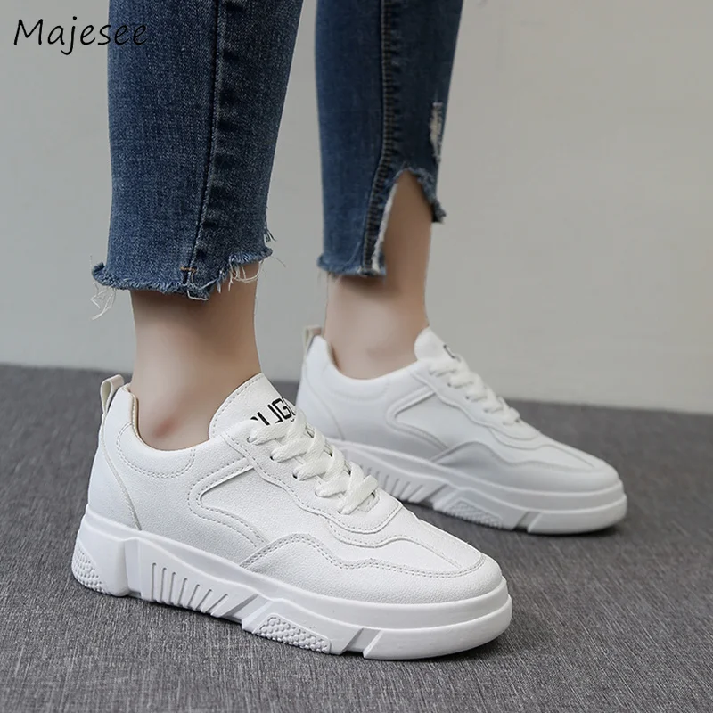 trendy white sneakers 2019 women's