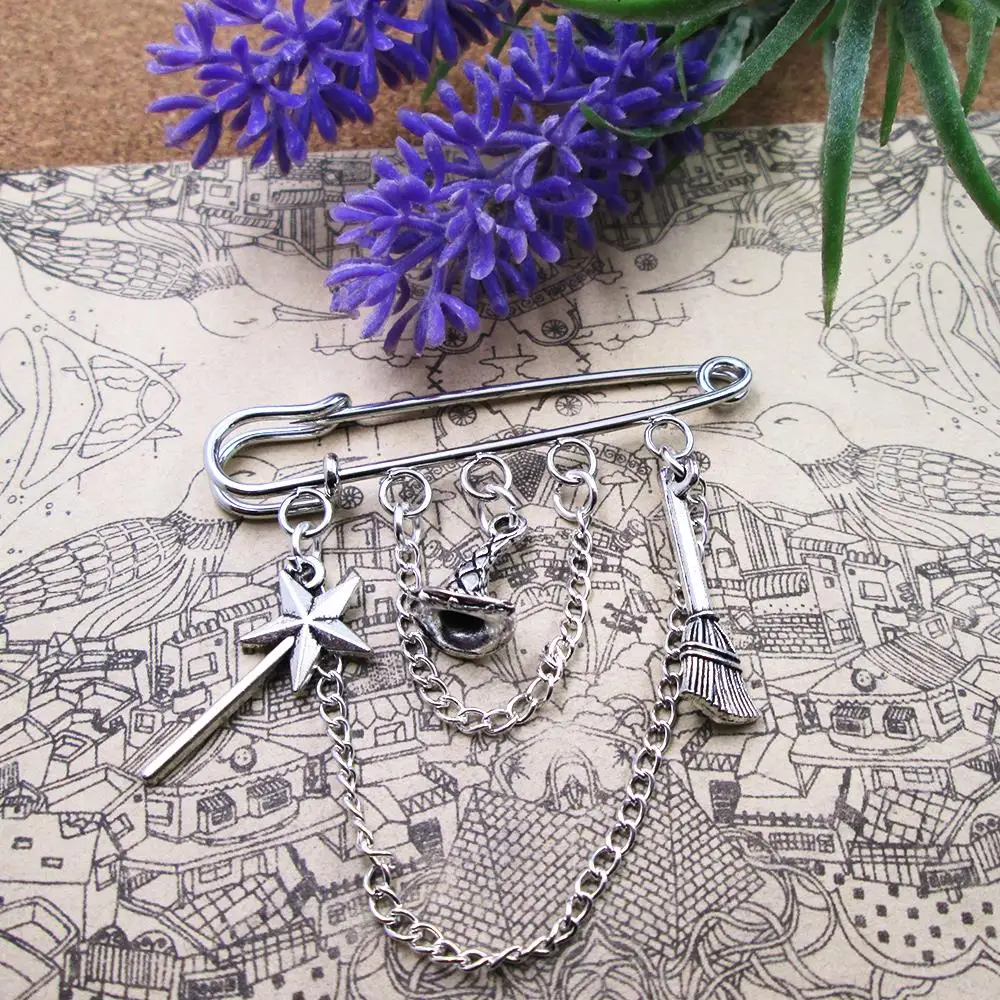 Wicked the Musical Charm Brooch Kilt Pin Elphaba and Glinda Wicked the Musical Charm Brooch Kilt Pin Elphaba and Glinda