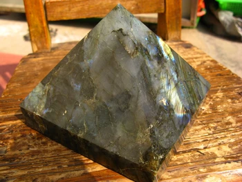 

RAINBOW NATURAL PRETTY LABRADORITE CRYSTAL PYRAMID HEALING 2000g