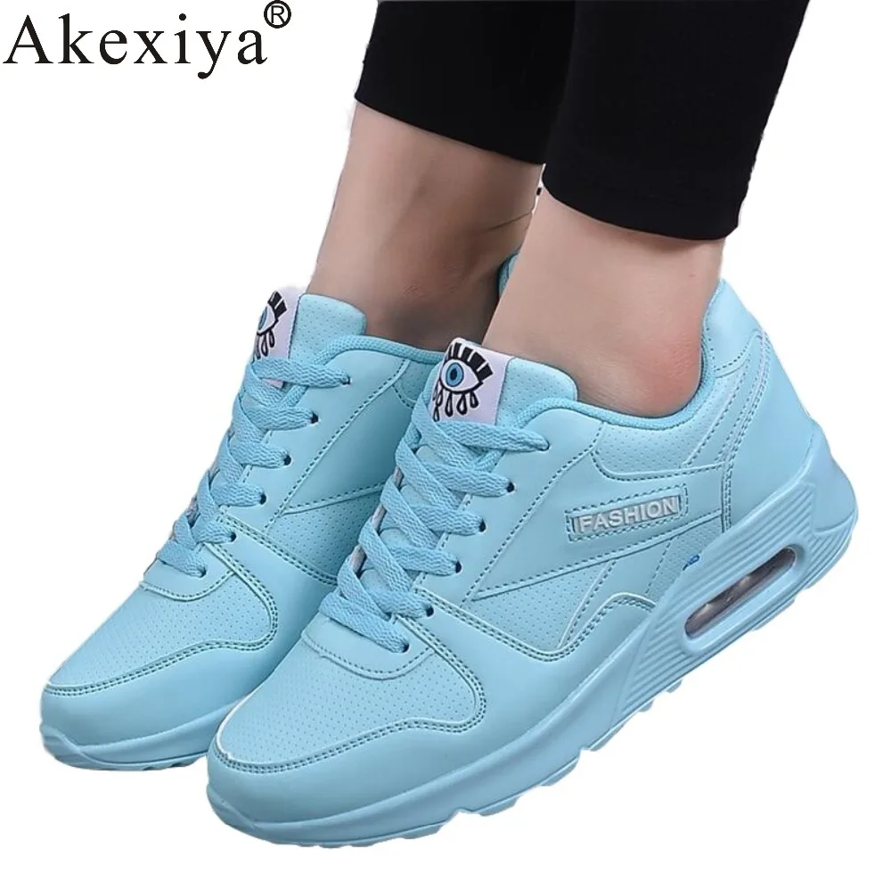 Женские кроссовки на плоской платформе Akexiya черные подошве без застежки большие