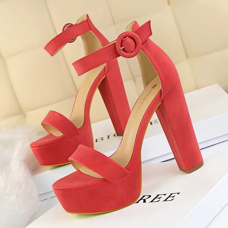 High-heeled women s sandals 2019 summer new ultra-high-heeled waterproof platform word buckle with thick-soled sandals High-heeled women s sandals 2019 summer new ultra-high-heeled waterproof platform word buckle with thick-soled sandals