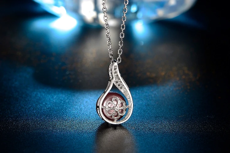 White gold necklace pink pearl 750 back