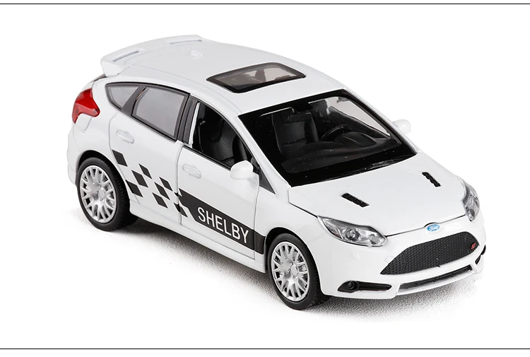 Новый 1:30 Ford Focus сплава литья под давлением модели автомобиля игрушки Электронные металлический автомобиль с свет и звук задерживаете для