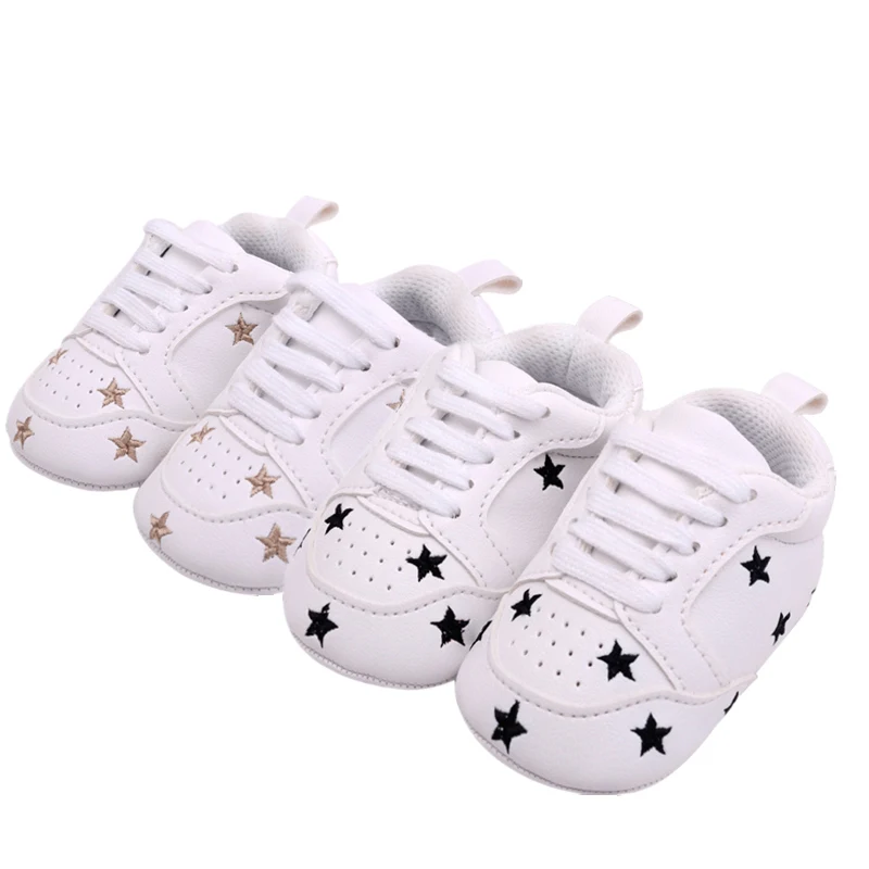2 пары детских ботинок для новорожденных мальчиков и девочек с узором в виде сердечек и звезд, для первых шагов, для детей ясельного возраста, на шнуровке, кроссовки из искусственной кожи для детей 0-18 месяцев - Color: Gold and black