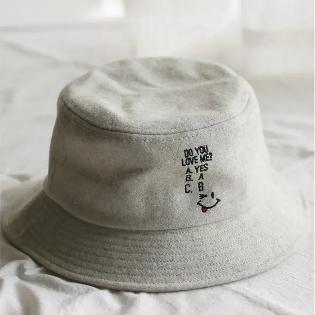 Новая Женская осенне-зимняя вышитая буква Fedora шляпа для девочек Повседневная одноцветная войлочный котелок шапка-ведро Femme - Цвет: light grey