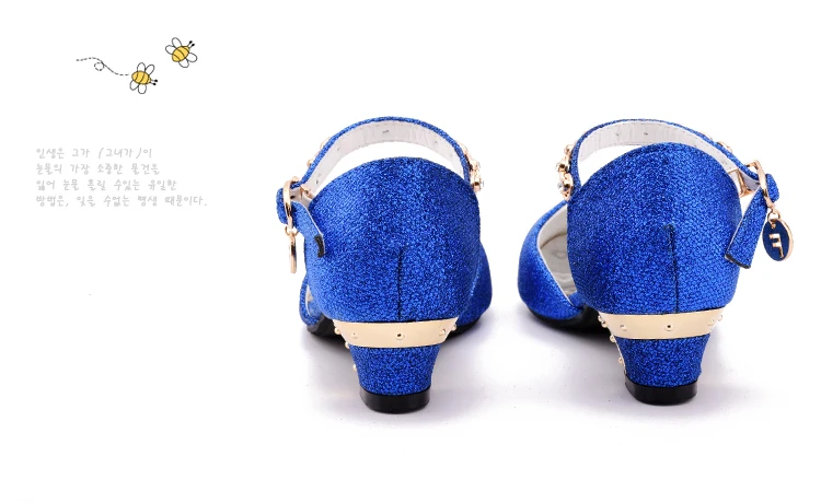 Новинка; элегантные сандалии для девочек; детская обувь принцессы; босоножки на высоком каблуке; тонкие туфли для студентов; туфли с пряжкой; цвет синий; Размеры 26-38; C586