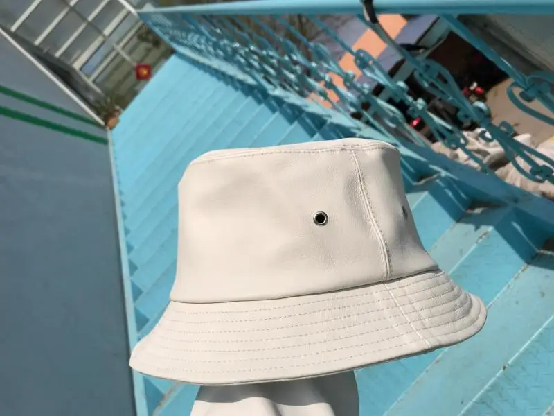 

Classic vintage sheep leather cap