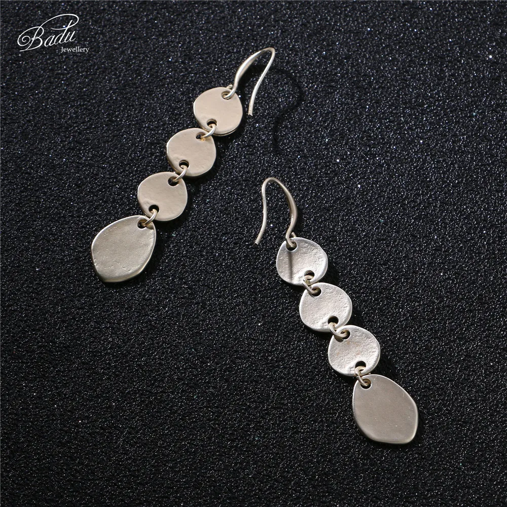

Badu Long Metal Earring Champagne Gold Dangle Drop Earrings for Women Fashion Jewelry Gift for Girls Wholesale