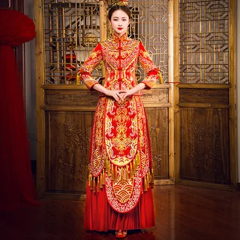 

Red Classic Chinese Women Wedding Dress Traditional Flower Tassel Cheongsam Royal Noble Full Length Qipao Vintage Marriage Suit