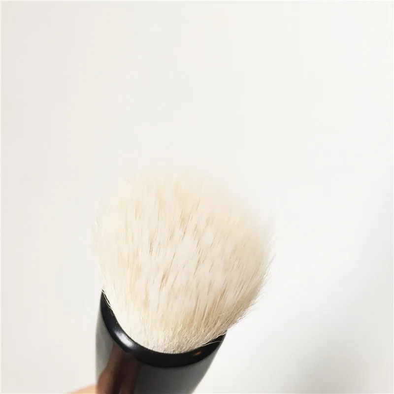 Wayne Goss Brush 01 Foundation Brush _ 6