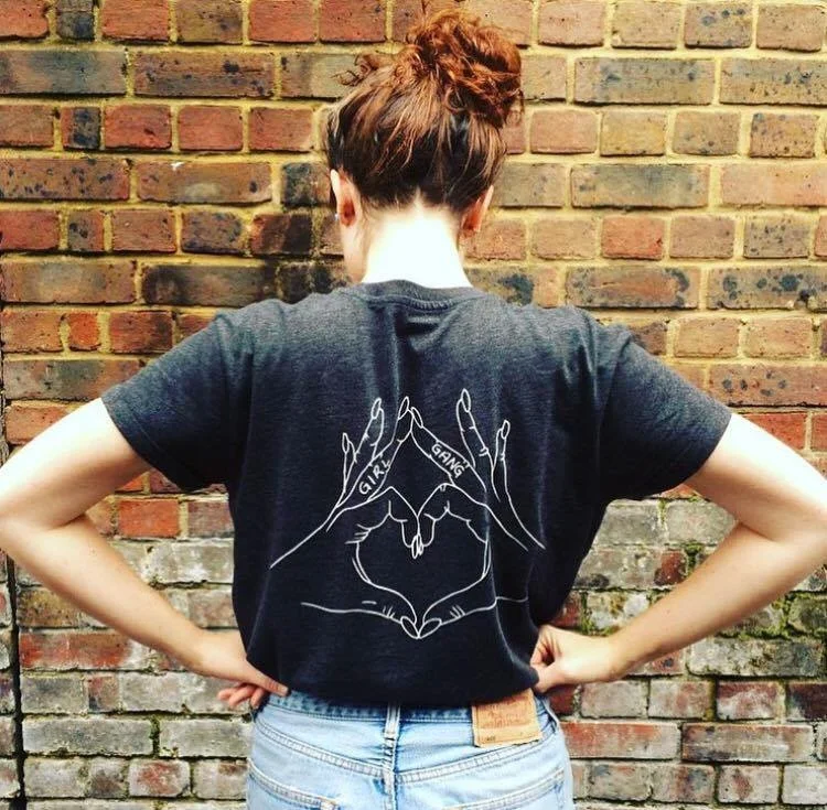 Girl Gang любовь ручной знак на пятке Феминизм футболка для женщин Tumblr повседневный