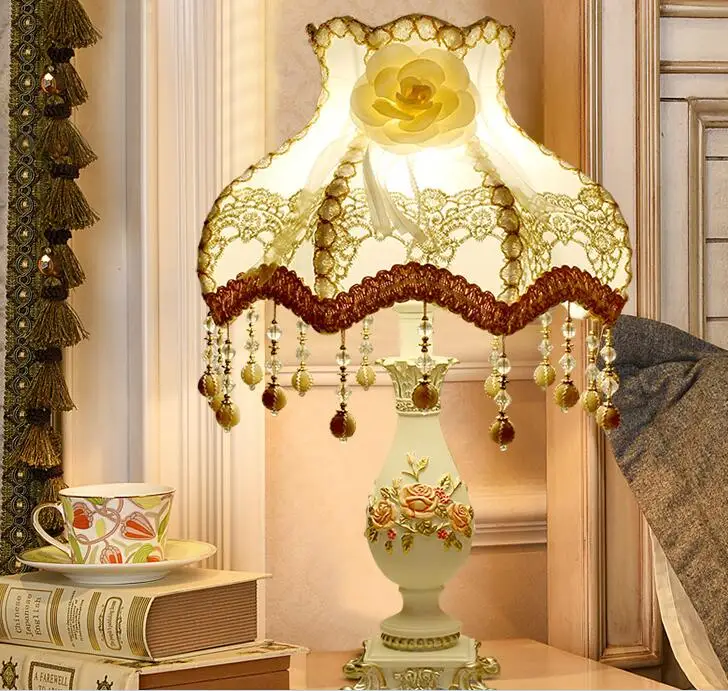 

European desk lamp. Bedroom bedside lamp. Princess garden rose creative wedding decoration lamp