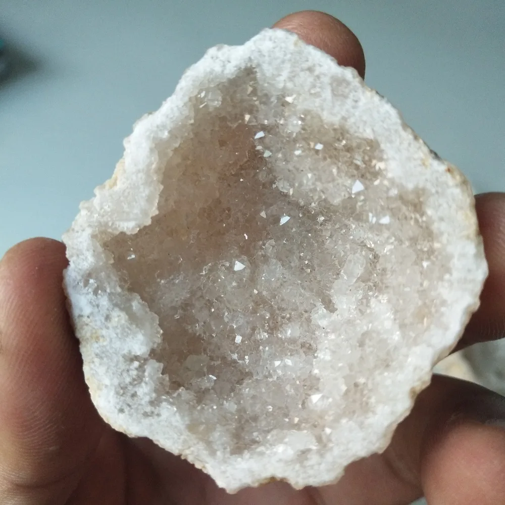 Природный Агат геодный Кристалл отверстие минеральный образец содержит чистые хрустальные скопления очень красивых мелких камней и кристаллов