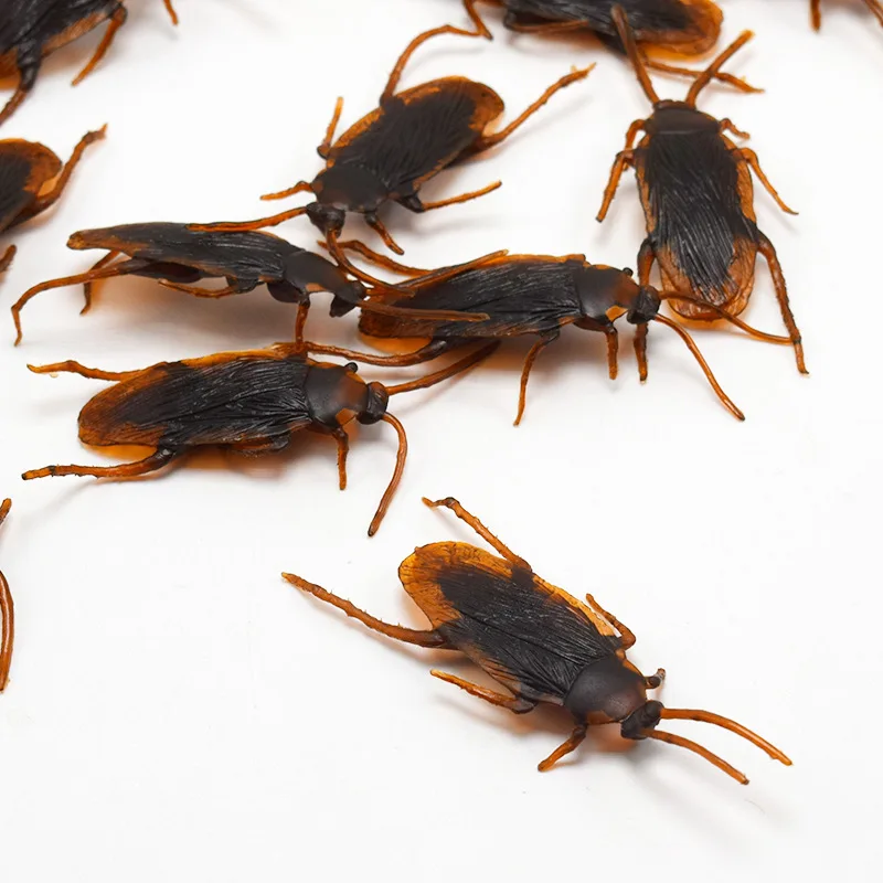 

10Pcs Halloween gadget Plastic Cockroaches Joke Decoration Props Rubber Toy Gags Practical Jokes Toys Plastic Bugs Cockroach