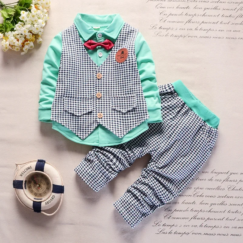 Для маленьких мальчиков на весну 3 шт. комплект одежды Новорожденные жилет + рубашка + Штаны Костюм Джентльмена для маленьких мальчиков