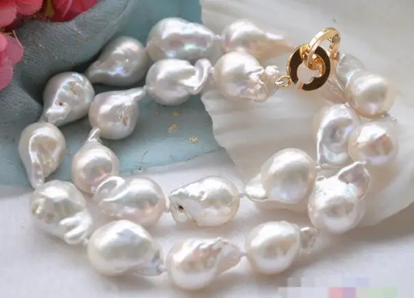 

3596 WHITE DRIP BAROQUE KESHI REBORN PEARL NECKLACE