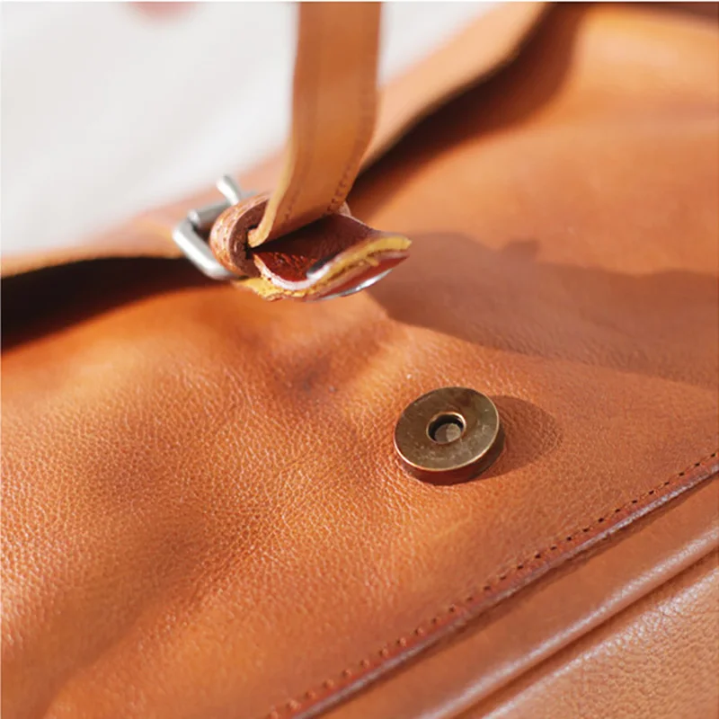 AETOO Retro College wind shoulder bag, hundred paired with large capacity leather women's bag, locomotive cowhide crossbody Bag