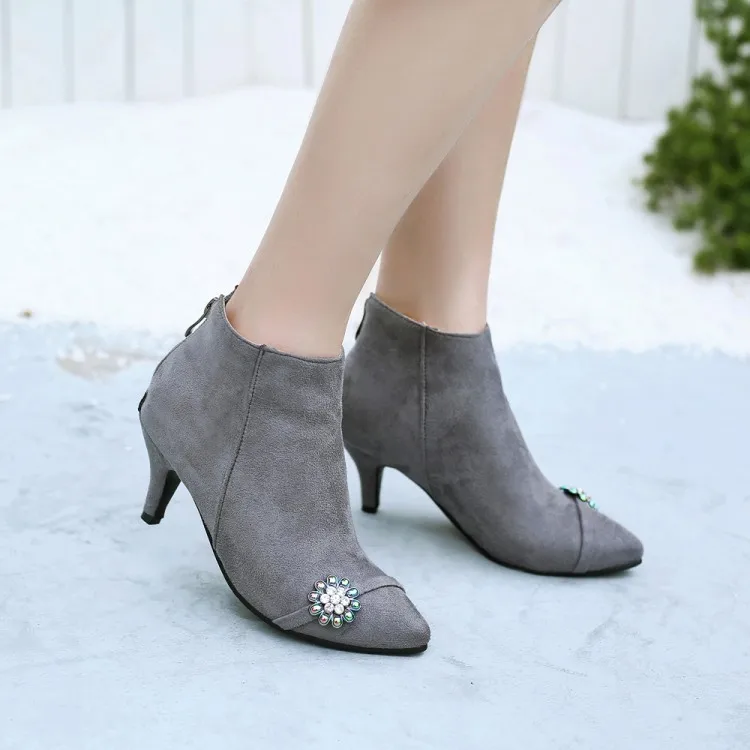 

Big Size 11 12 13 14 15 16 17 Fashion of Euro-American style zipper water drill boots with pointed tips and thin heels