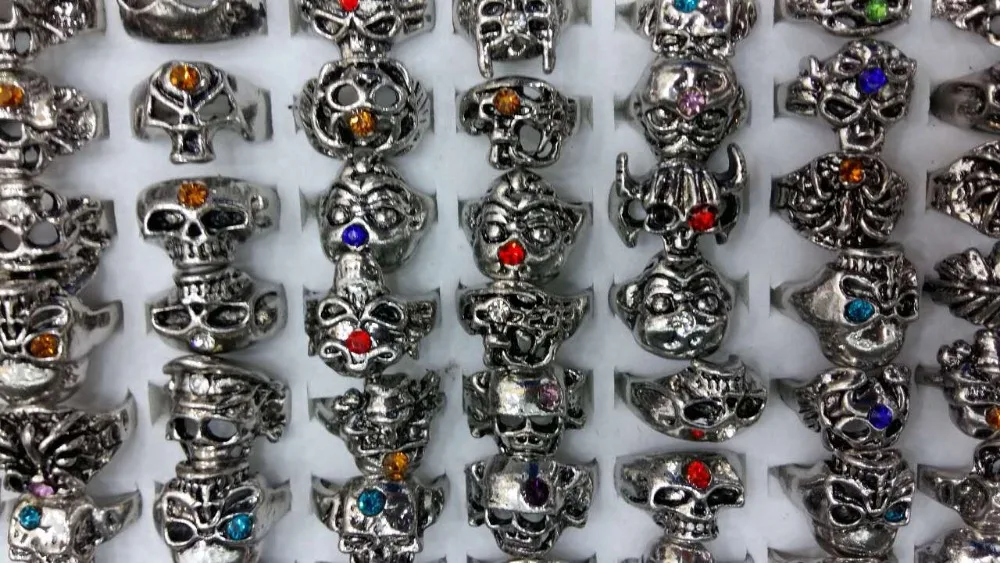 Модное винтажное кольцо в виде черепа из сплава с цветной коробкой, смешанный дизайн, смешанный размер, 200 шт. компанией dhl