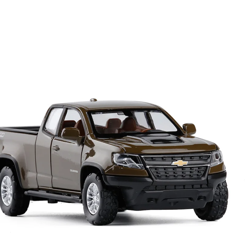 1:31 Chevrolet Colorado pick up сплав Diecasts транспортные средства модель автомобиля SUV со звуком светильник вытяните назад автомобиль игрушки для детей Подарки