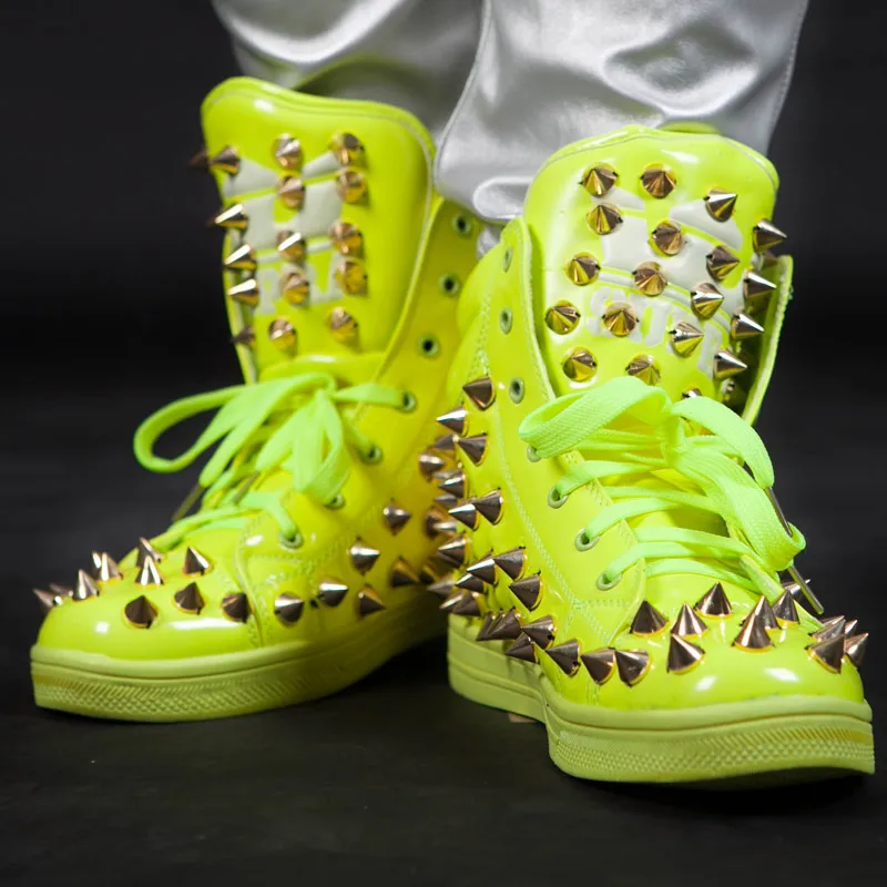 Женские Танцевальные Кроссовки с шипами и заклепками; обувь с высоким берцем в стиле панк; Повседневная обувь в байкерском стиле из лакированной кожи; A1101