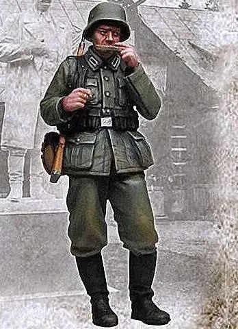

1/35 Resin Kits German Soldier Blowing Harmonica 1pc