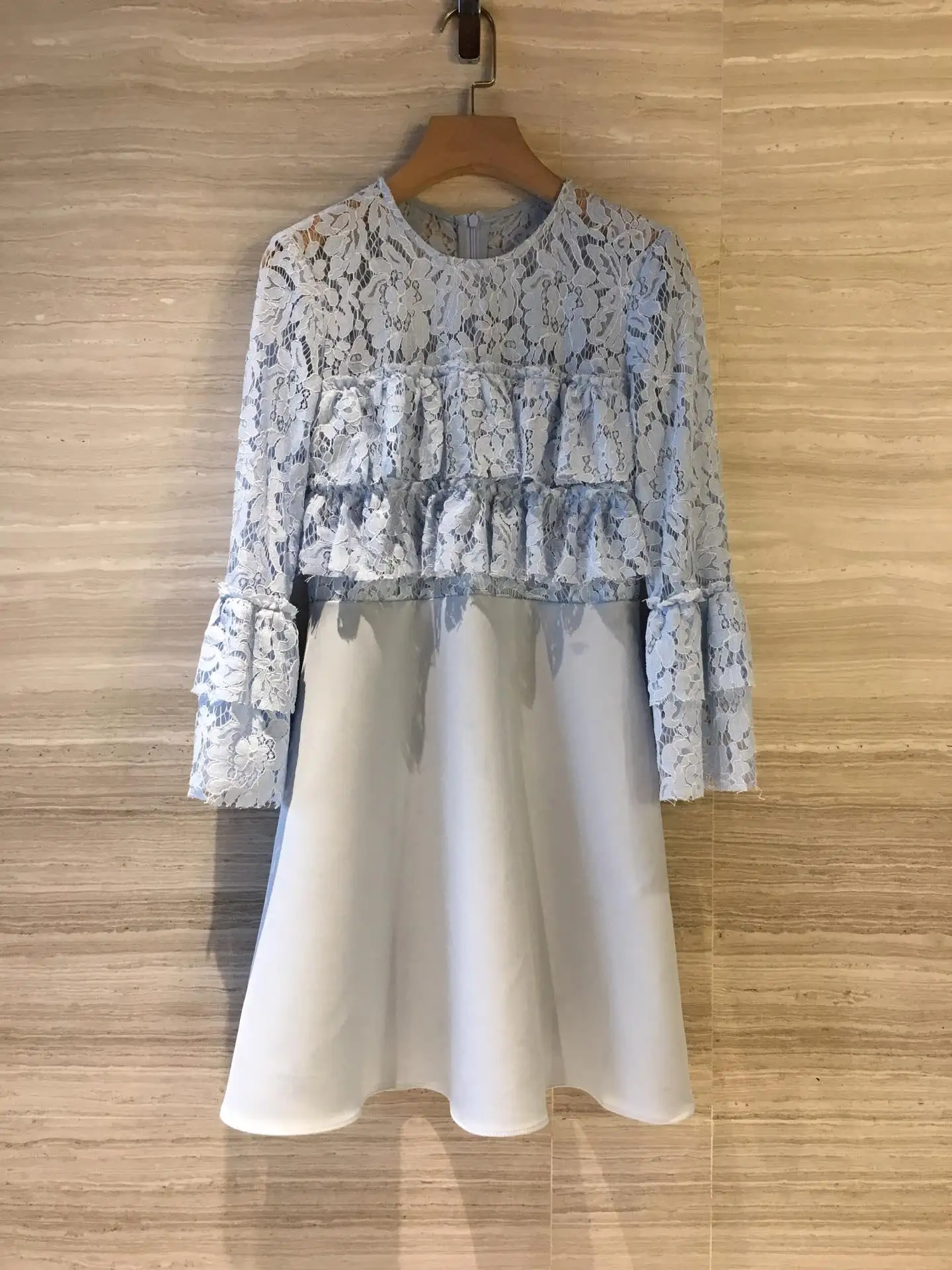 

2019 new ladies fashion long-sleeved round neck lace stitching dress 0723
