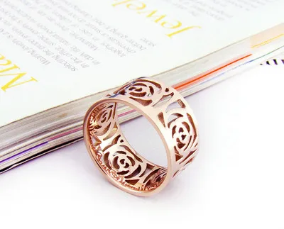 

Fashion Elegant high quality beautiful Special design Hollow Flowers Rose Gold stainless steel Women Ring Best friend gift