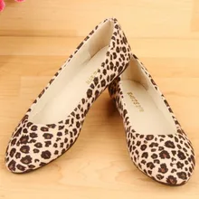 Женские Модные леопардовые туфли в студенческом стиле; одна лодка с круглым носком; европейские лоферы с резиновой подошвой контрастного цвета; слипоны