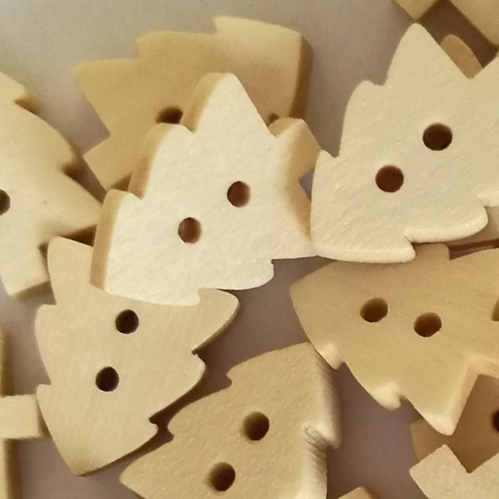 

50PCs Natural Wooden Buttons 2 Holes DIY Clothing Accessories Christams Tree Shape Scrapbooking DIY Craft Sewing Accessories NEW
