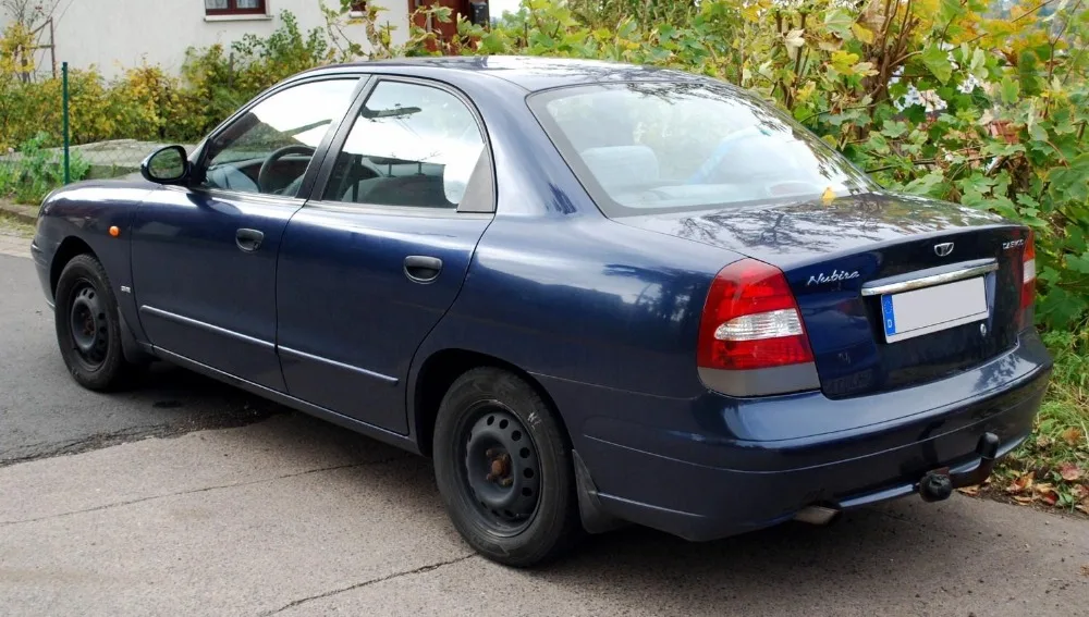 Daewoo_Nubira_SE_Heck