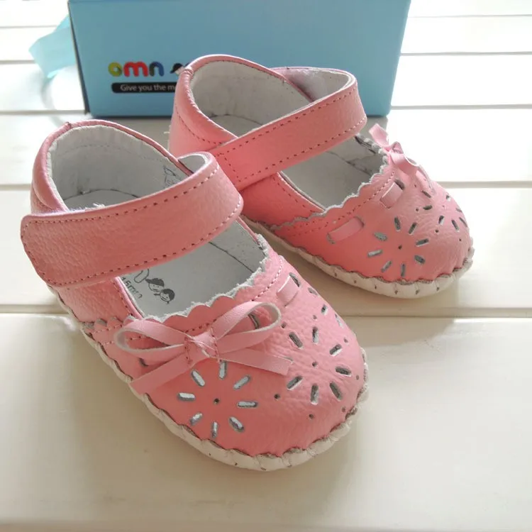 Estilo de Verão Meninas da Criança Couro Genuíno Primeiros Caminhantes Sapatos Fretwork Moda Bebê Infantis Botas Omn 13 Cheap Primeiros caminhantes