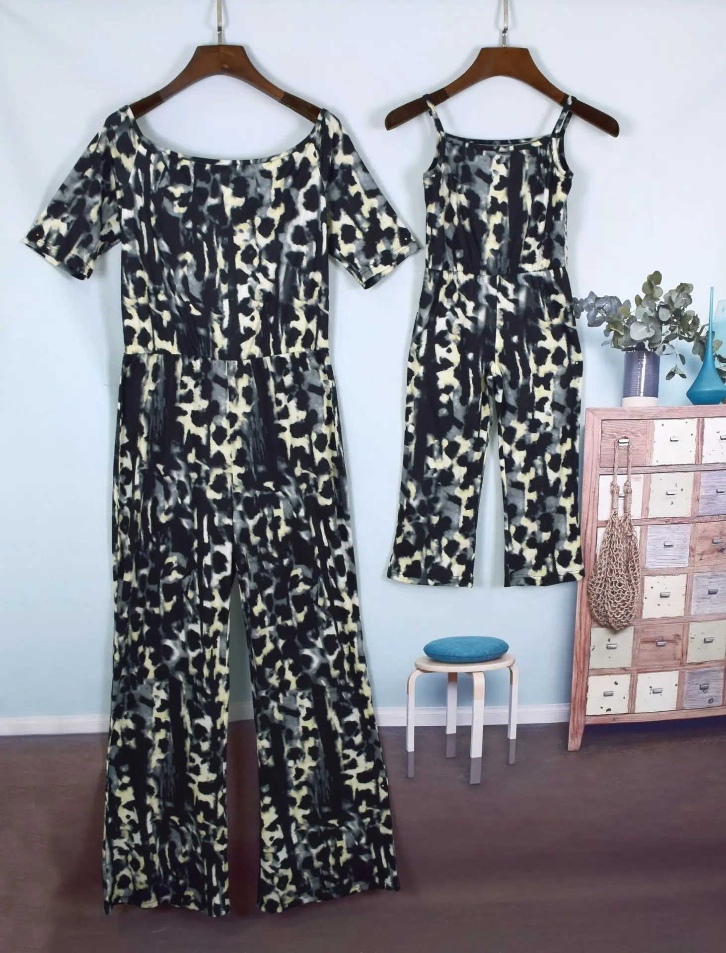 mother and daughter matching leopard outfits