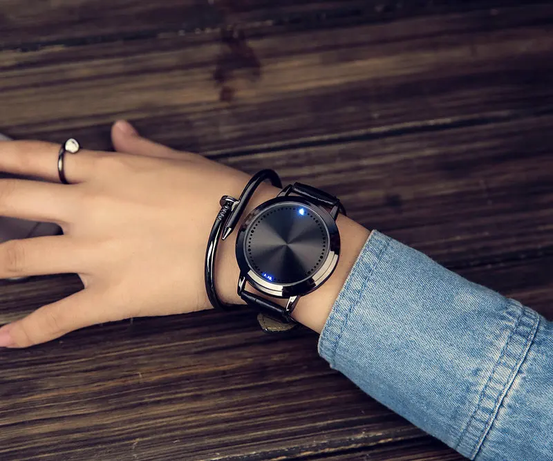 Модный Креативный светодиодный смарт-часы с сенсорным экраном, электронные часы для мужчин и женщин - Цвет: balck