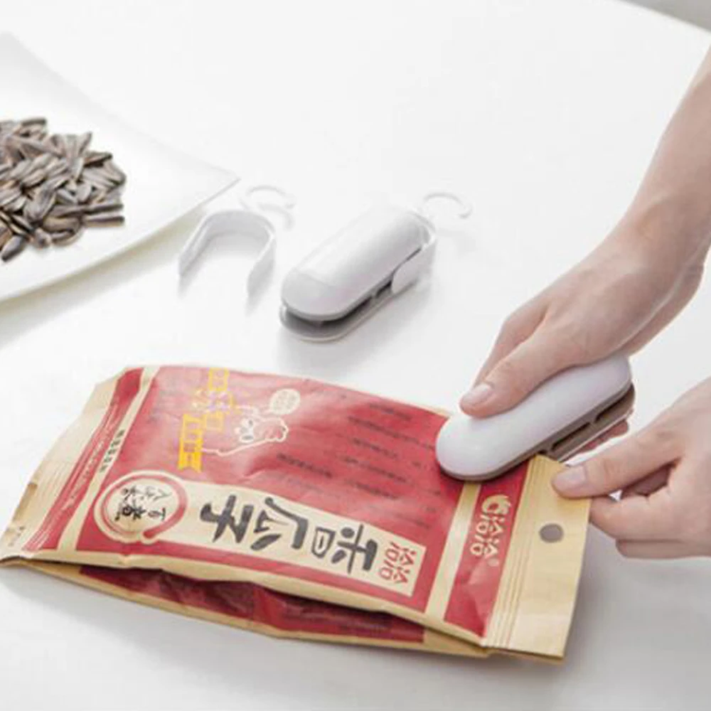kitchen tools sealing machine Household Portable Sealer Mini Hand Press Zero Food Bag Sealer sealing machine Kitchen accessories (17)