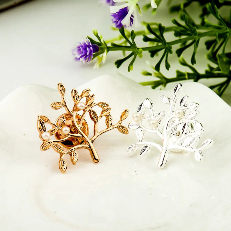 

RONGQING 1pcs Fashion Hollow Tree Brooches Women Metal Brooch Pendant Simulated Pearl Lapel Pins Vintage Jewelry