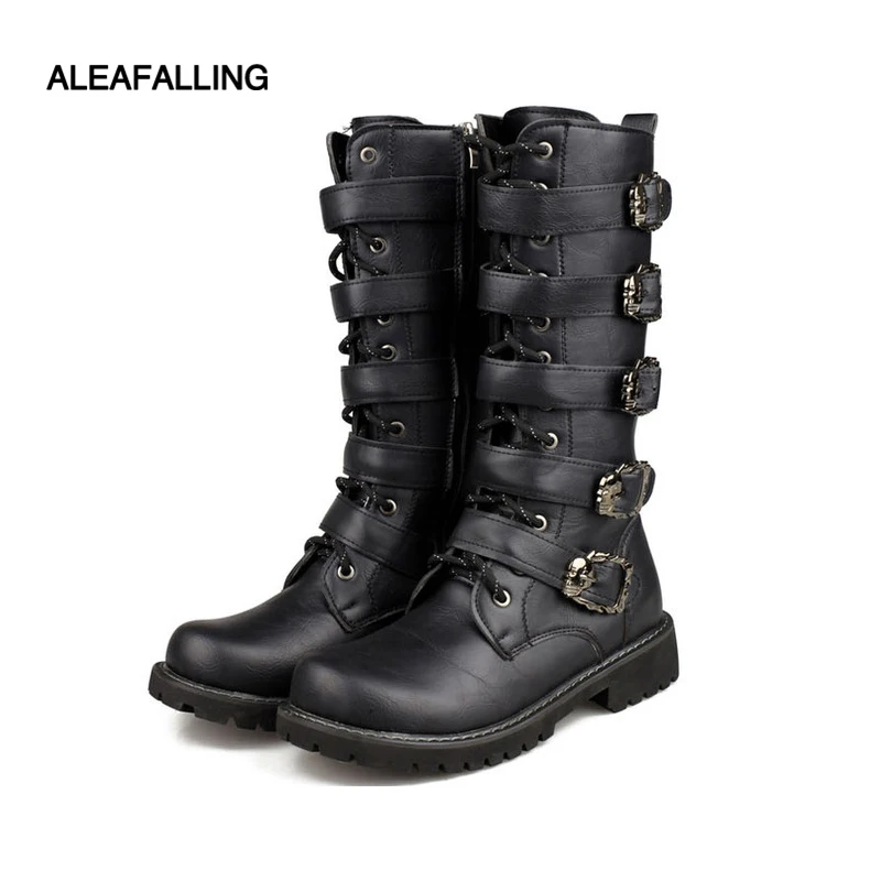 Baratos Botas militares de combate para hombre botas militares altas hebilla de Metal Punk de media pantorrilla botas de motocicleta para hombre con cordones zapatos de Rock