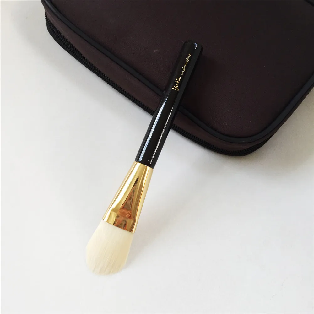yani TF-SERIES FOUNDATION BRUSH 01 _ 1