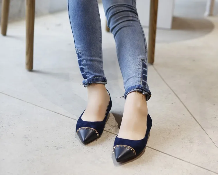 Первоначальное намерение стильный Женские туфли-лодочки острый носок из натуральной кожи с заклепками Туфли без каблуков синий черный