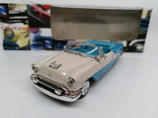 1:43 Olds mobile SUPER 88 1955 сплава Модель автомобиля литья под давлением металла игрушечные лошадки подарок на день рождения для детей мальчик